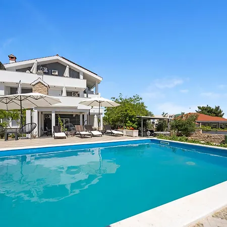 Ostanak kod kuće Holiday Home Vodice