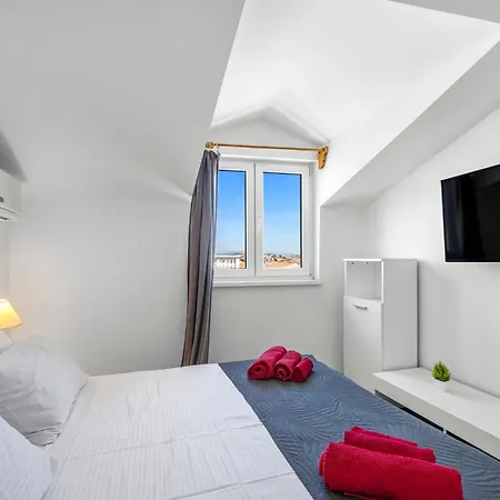 Ostanak kod kuće Holiday Home Vodice *